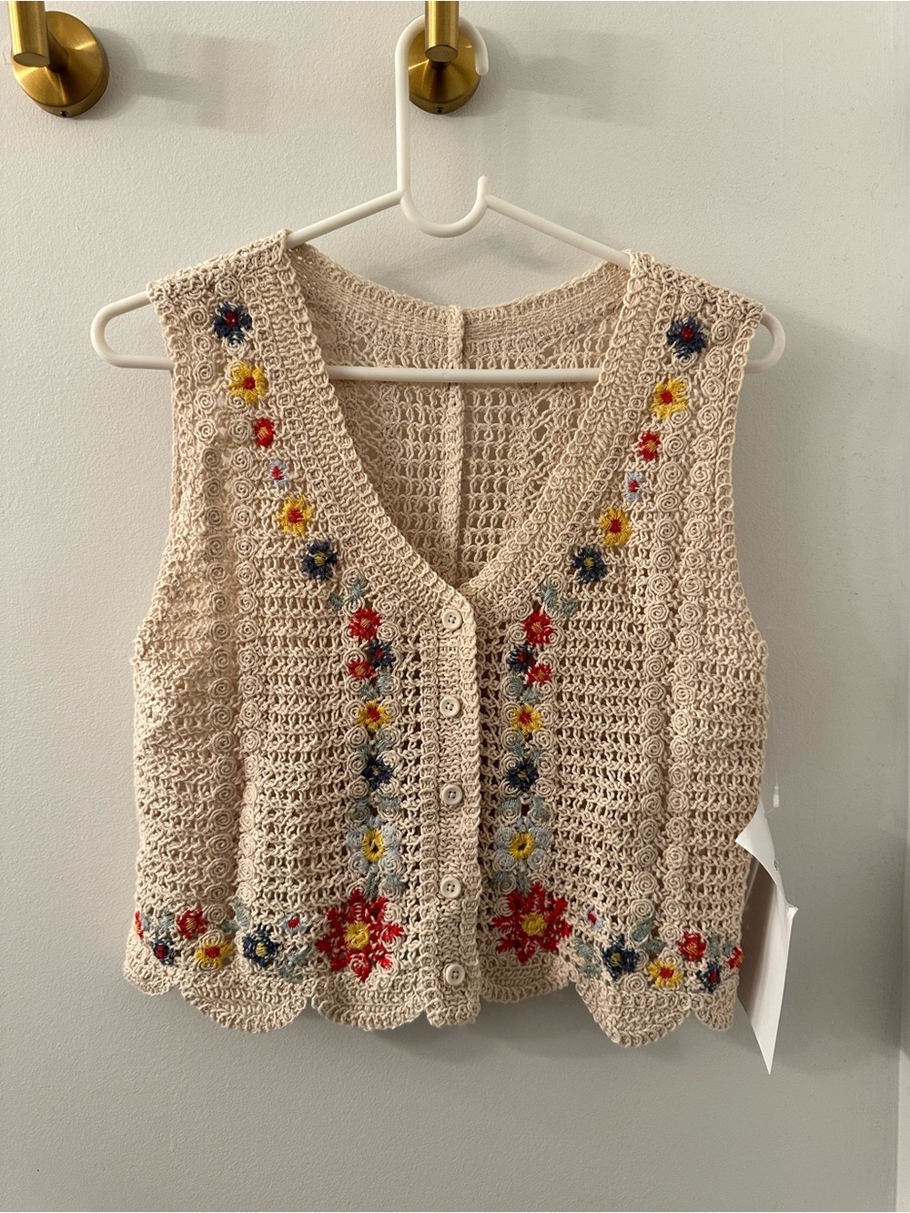 Boho Floral Embroidered Crochet Knit Vest – Cream Button-Up Scalloped Crop Top